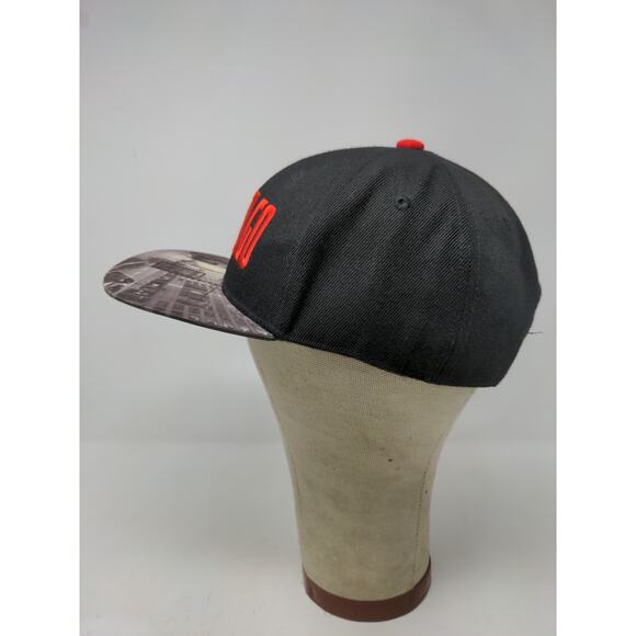 Chicago Snapback Hat Embroidered Spell Out Red & Black OSFM Picture Bill - Picture 4 of 11